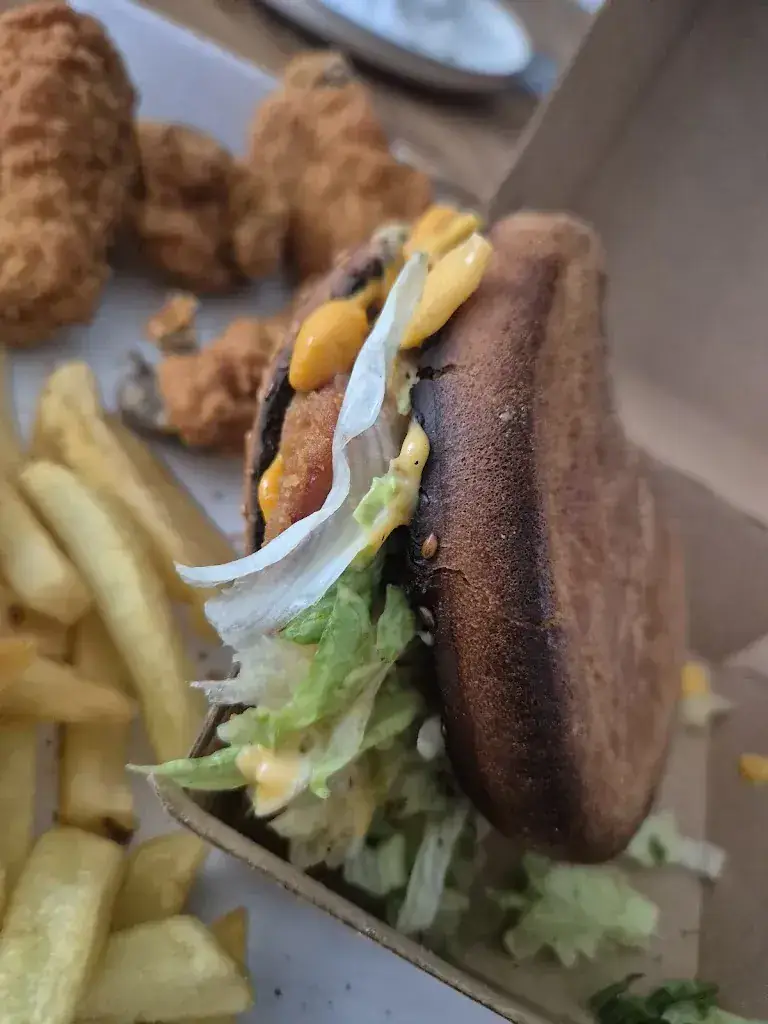 Neslihan Ustubi_Deniz Place_Alblasserdam_review