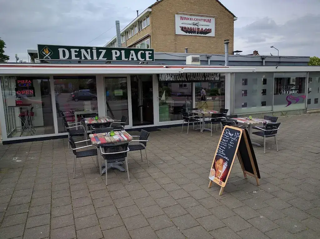 Deniz Place restaurant in Alblasserdam