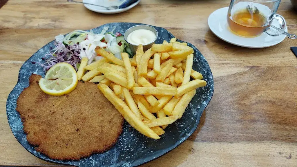 Marjan van Eijck (MJ)_Restaurant & Snackpoint De Serre_Emmen_review