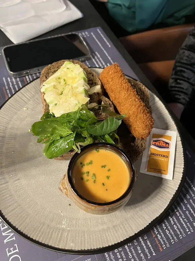 Neda B_De Meiden Van..._Ridderkerk_recensione