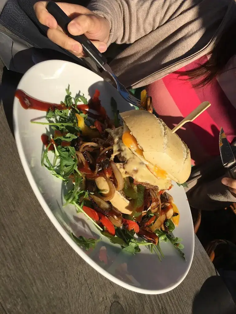 C D G_De Buren_Bodegraven_review