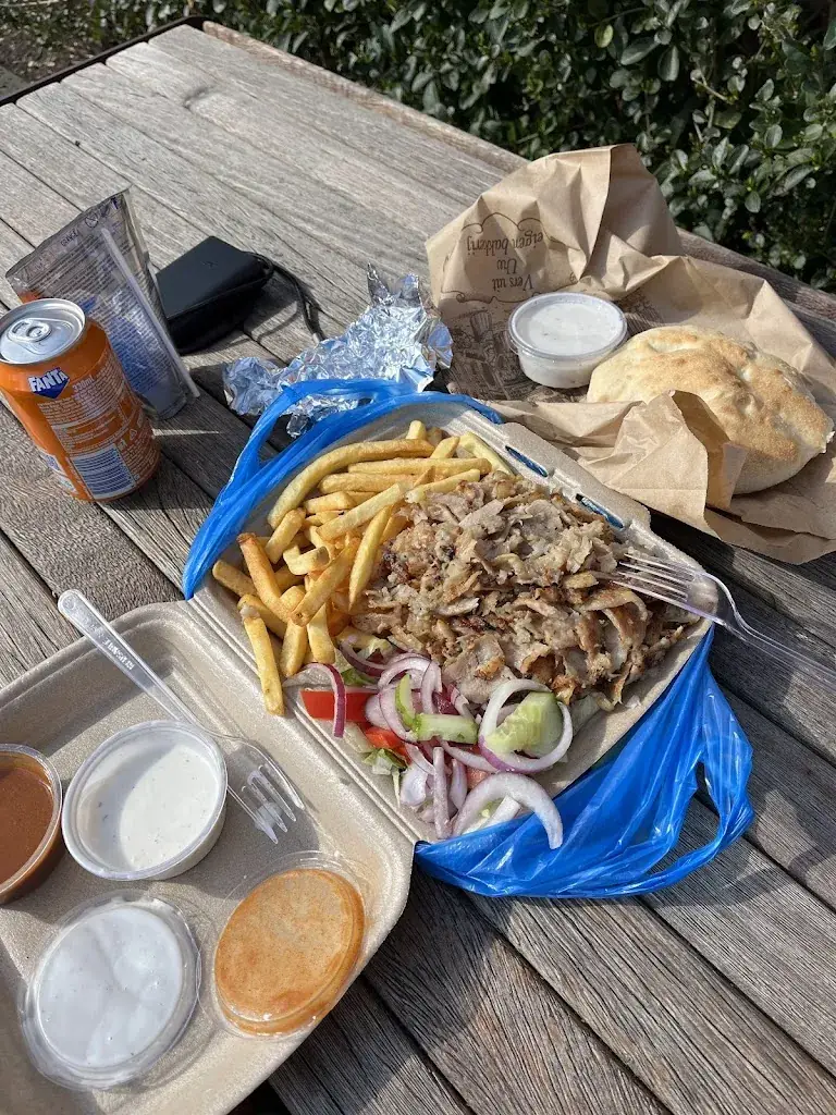 Vasyl Voloshyn_Radhuisplein Durum Turkish shop_Bodegraven_review