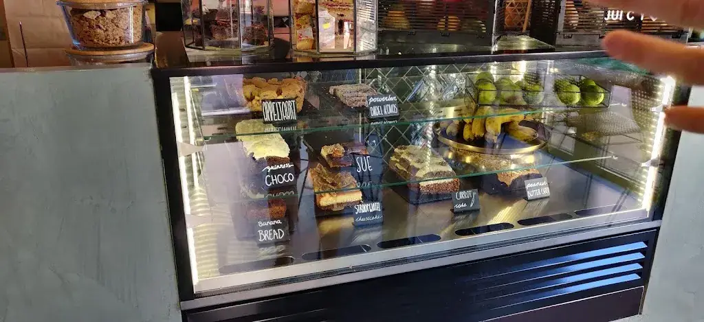 Rafal Weglarz_NON Bar_Lier_review