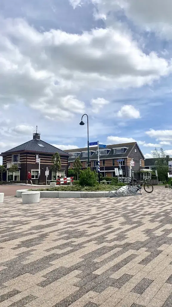 Tunc CAN_Café Custwijc_Driebruggen_reseña