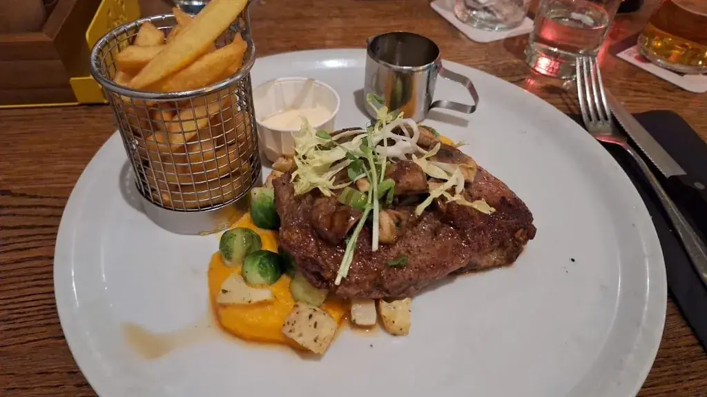 Gökhan Çeterez_De Hoofdwacht_Brielle_review