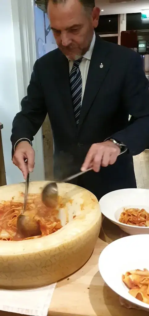 Momenti Italian Food & Wine_Brielle_slider_image_2