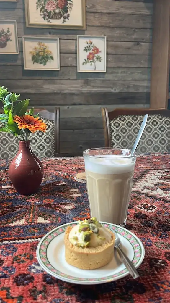 Carmen van Steijn - Olierook_Tussen de Berken_Boskoop_reseña