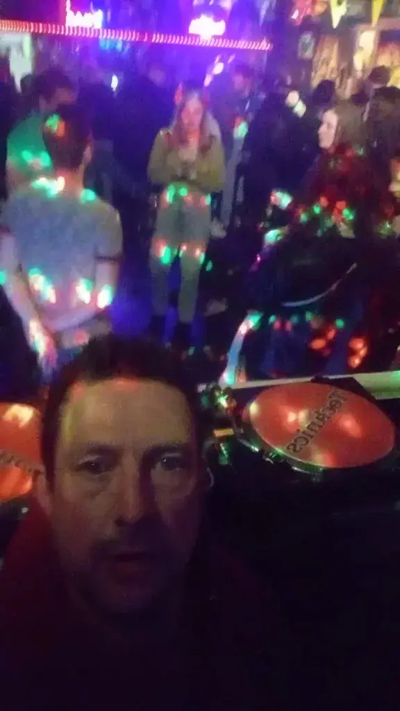 G.J. de la Rie (DJ-party-top.)_Café 