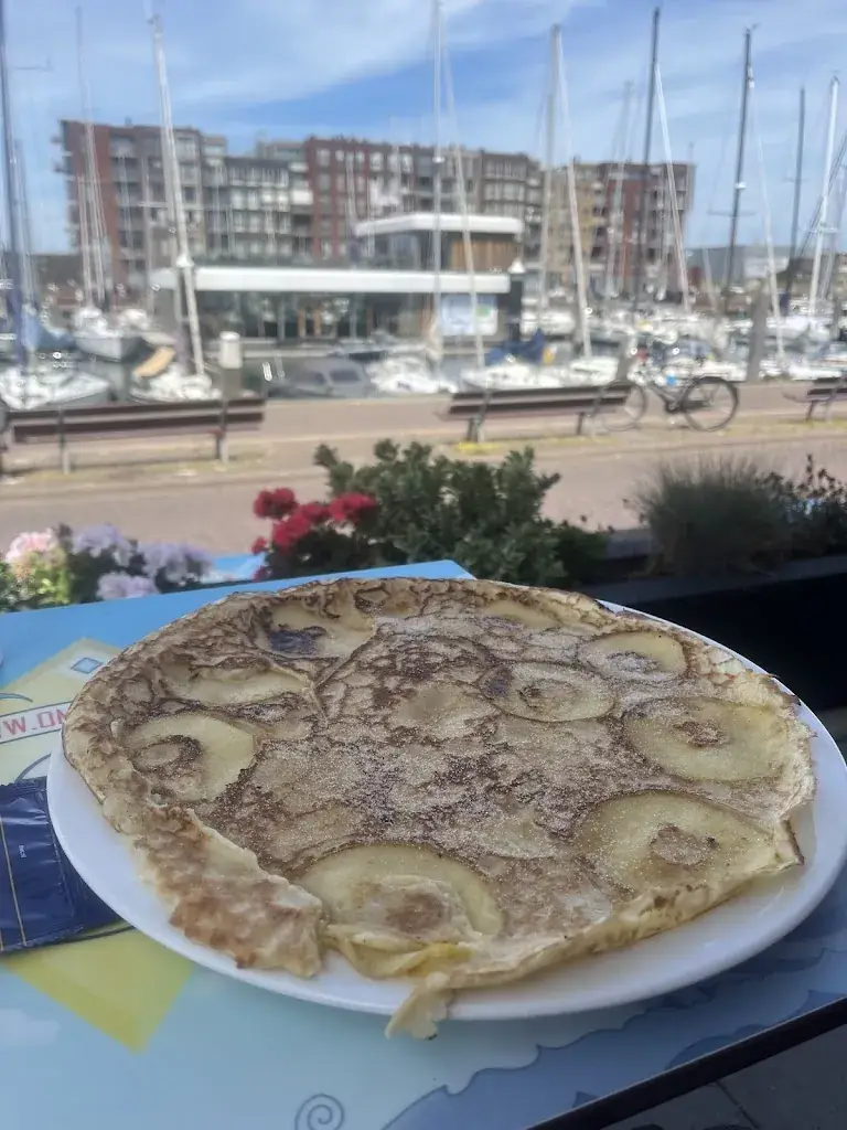 Julia Kraupner_Oma Toos Scheveningen, Pannenkoekenhuis Scheveningen_Haag_avis