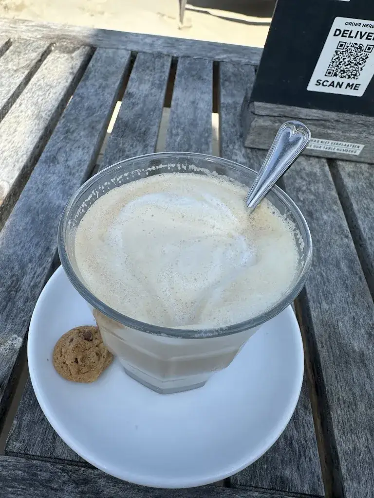 Aleks Prodanovic (Sandra)_Strandpaviljoen De Staat_Haag_review