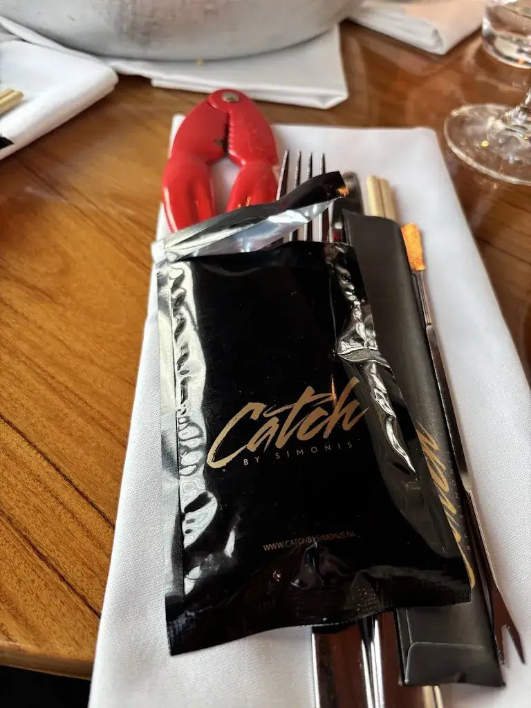 Faris Karsheh_Catch by Simonis_Haag_reseña