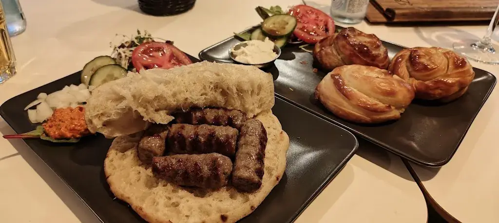 Dejan Bojic_Balkan Eetcafe Sarajevo_Burgum_review