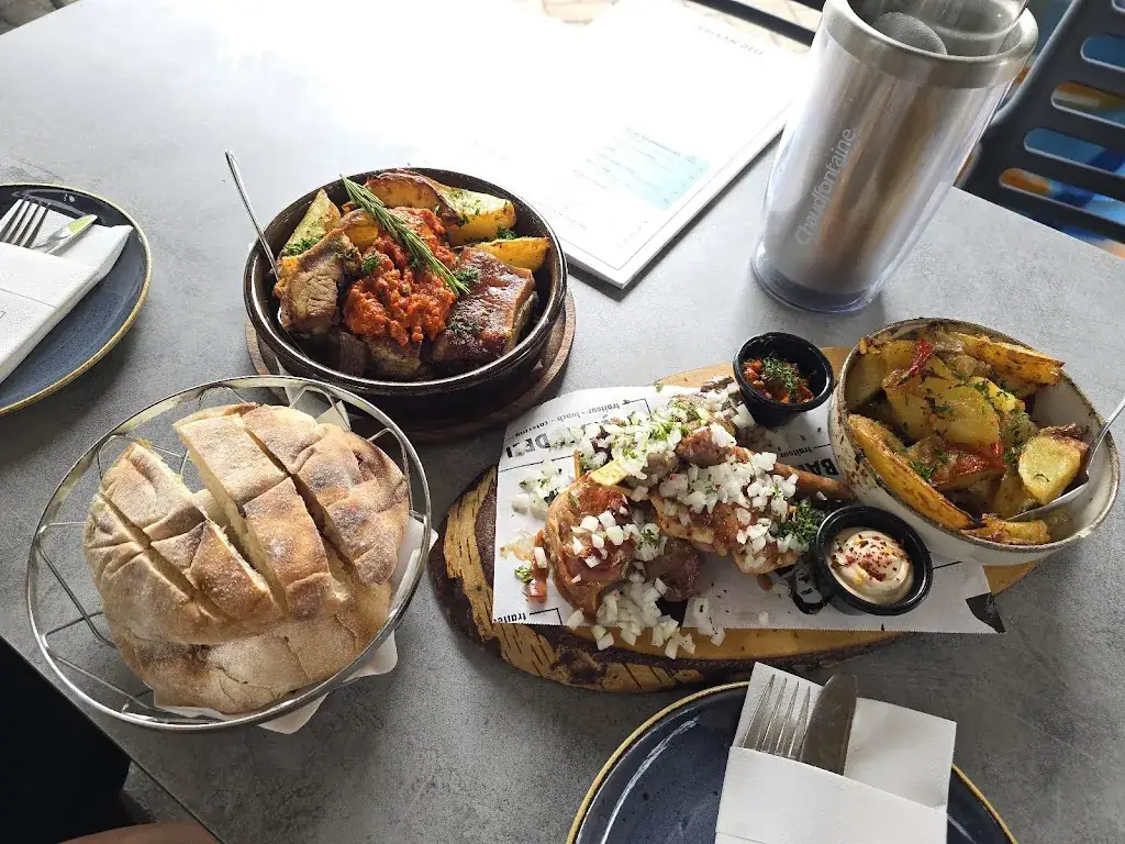 Leslie Che_Balkan Deli Rotterdam_Rotterdam_reseña