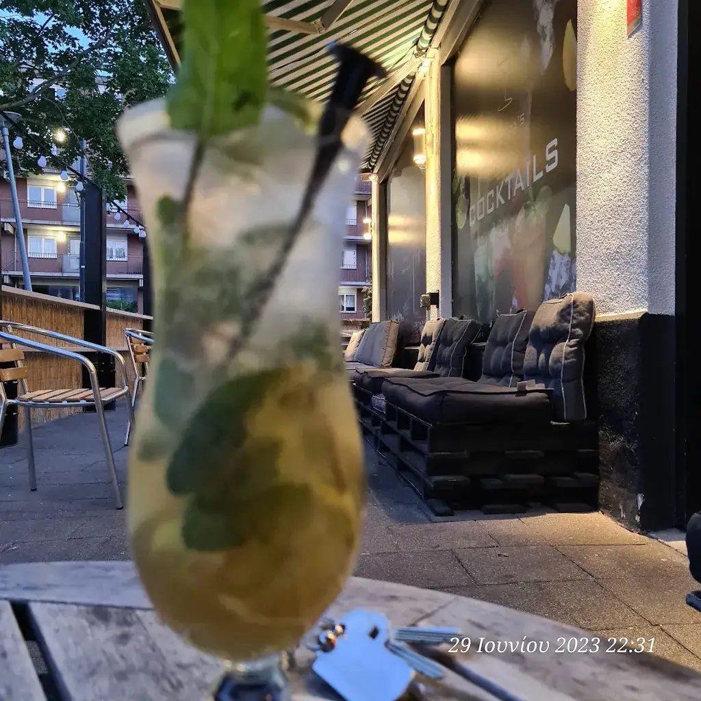 Stelios Kalaitzis_Oliveira's_Rotterdam_review