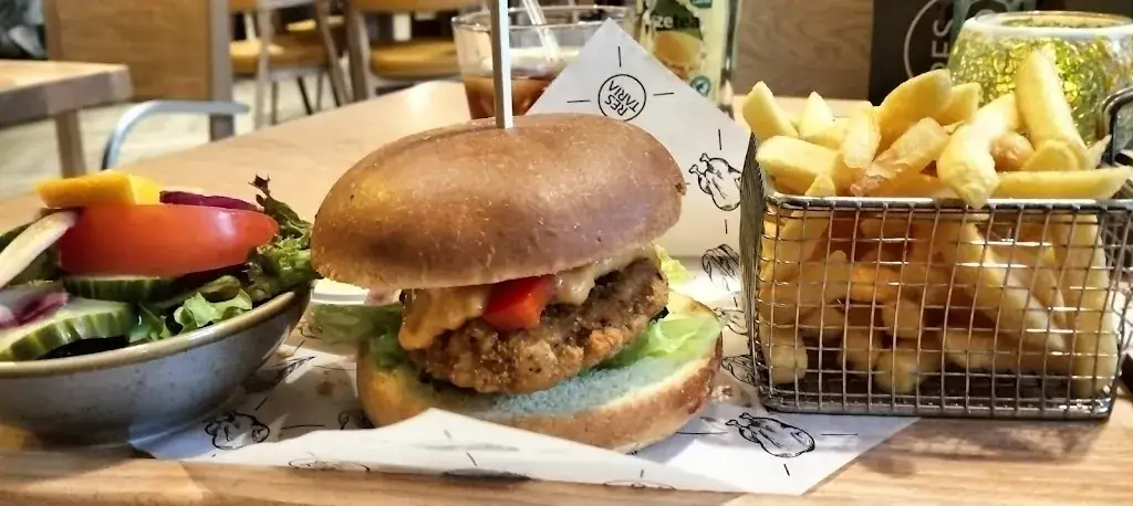 Karin Arens_Pyramide Burgum_Burgum_review