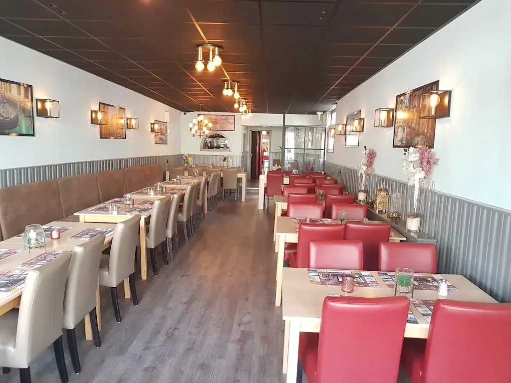 Pyramide Burgum restaurante en Burgum