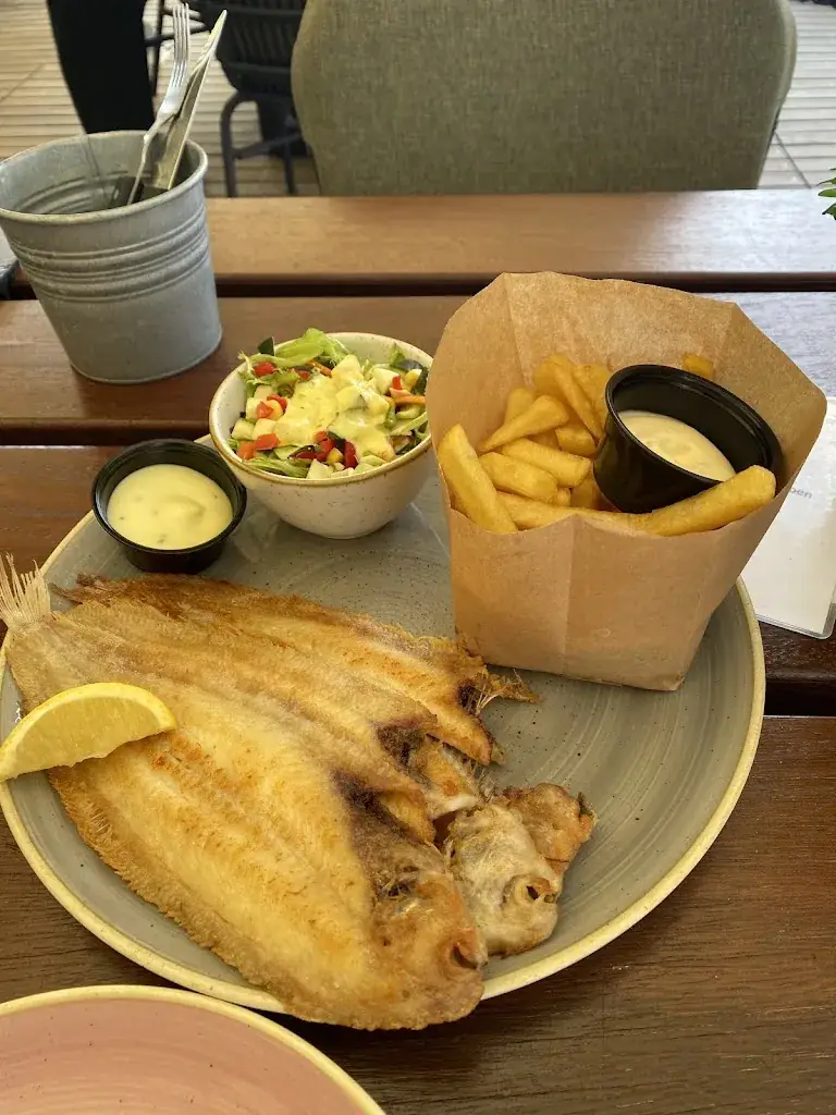 João Gomes_Strandpaviljoen Paal 10_Ouddorp_review