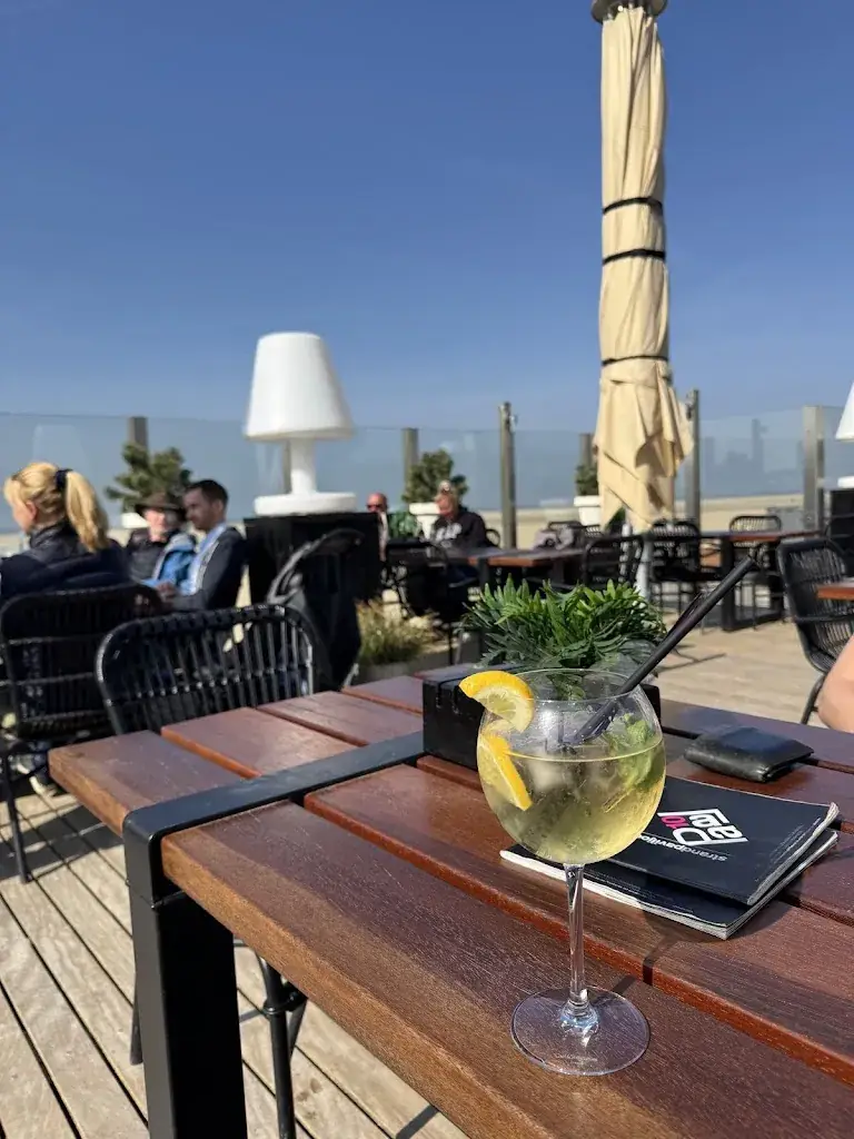 Lea Antonia_Strandpaviljoen Paal 10_Ouddorp_review