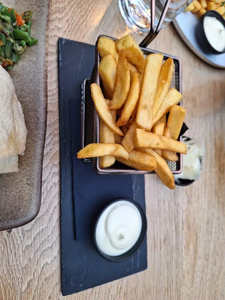 John Rodo_Borrelrestaurant James_Sprang-Capelle_avis