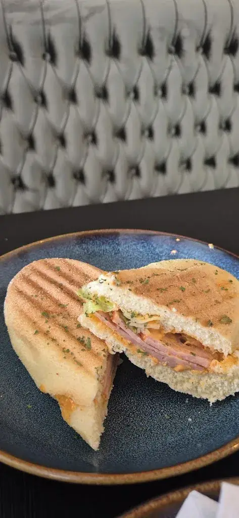 Rabab A_Bread & Bennie’s_Zoetermeer_review