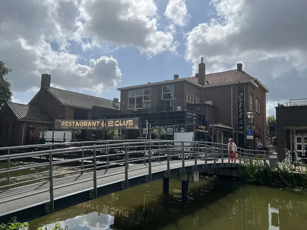 Phillip Edward Ness_Class By Jofel_Zoetermeer_review