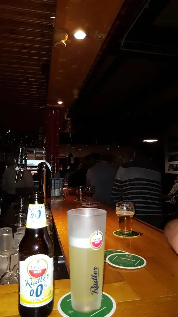 yvonne roosmaelen_Café de Knyp_Knipe_review