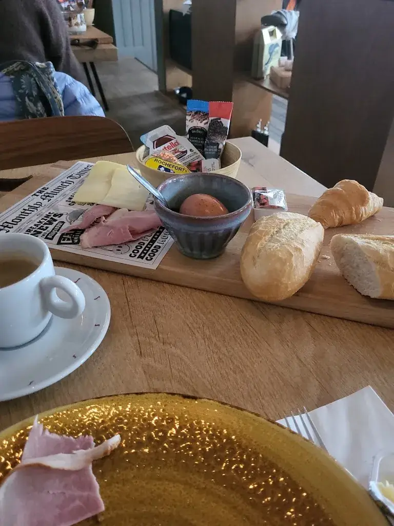 Paul Albert VEREECKE_Hotel Over De Brug_Haastrecht_reseña