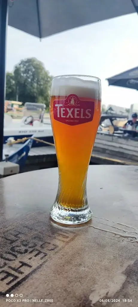 Villanelle Morningstar_De Kromme Does_Hoogmade_review