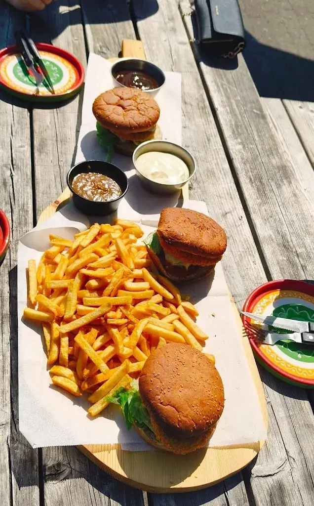 Laila Bukati_Cafetaria 'T Paviljoen_Hoogblokland_reseña