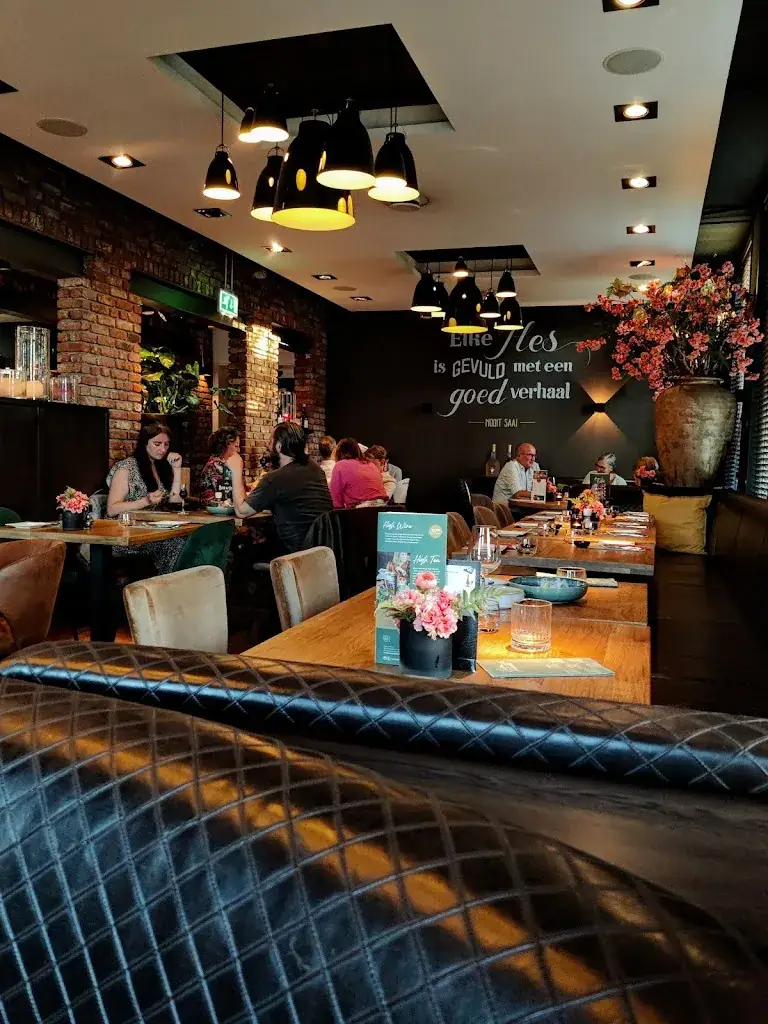 Kyrah de Wit_Heeren van Ambacht_Hendrik-Ido-Ambacht_review