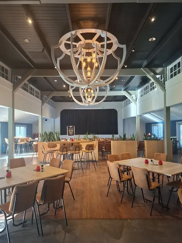 A Peters_Hof van de Koning_Heerenveen_review