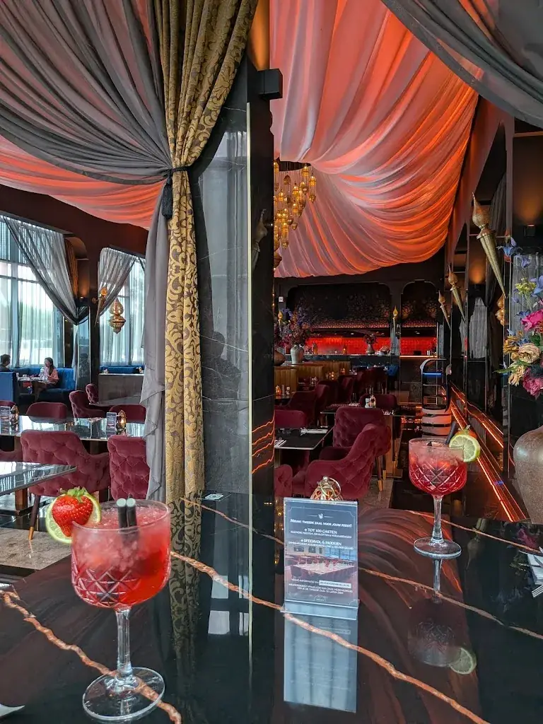 Helai_Rotterdam_slider_image_3