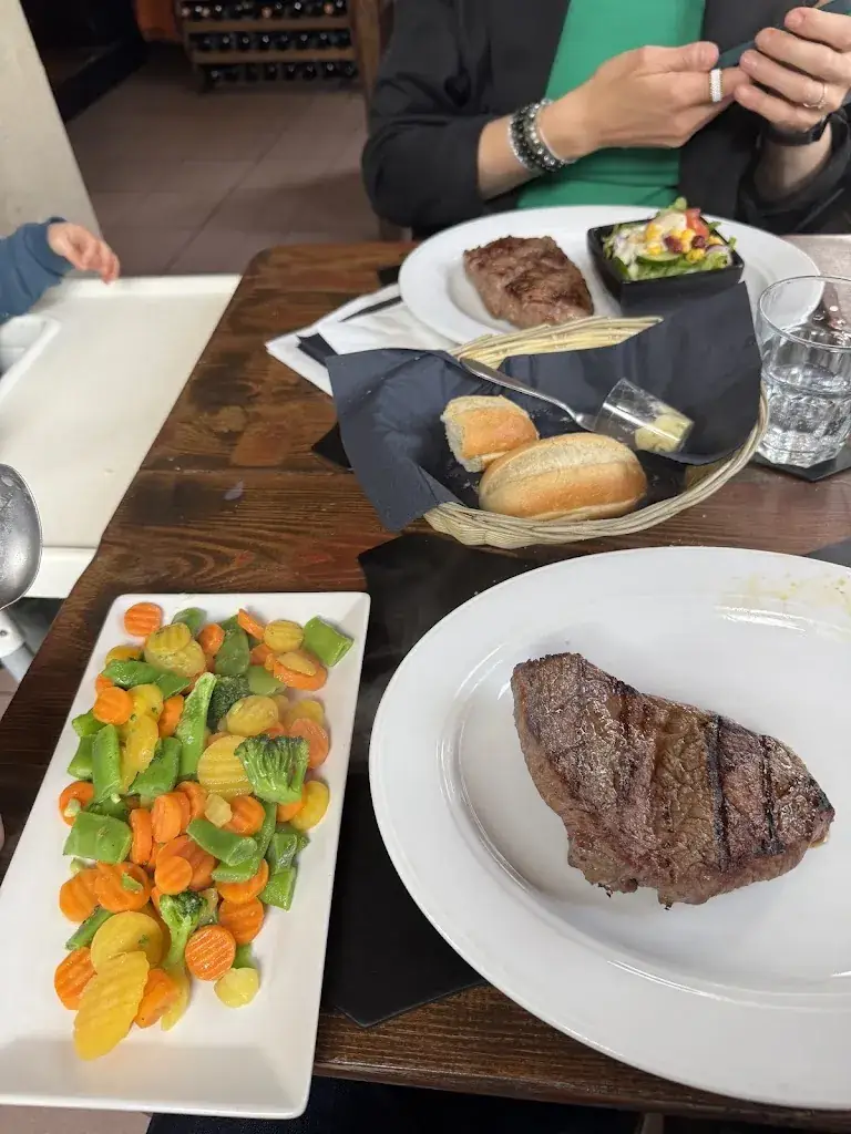 Hynek_La Bamba Dos_Wassenaar_review