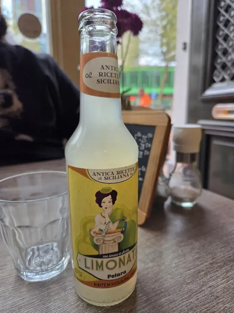 Daniela Letichevskaya_Burro e Salvia_Rotterdam_review