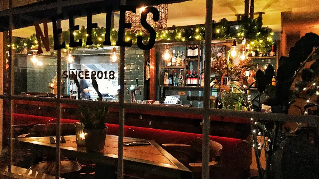 Eatery Neefies restaurant in Zee