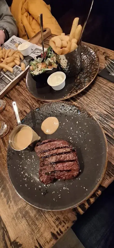 Jan Zeman_Grill-bar Ruig_Zee_review