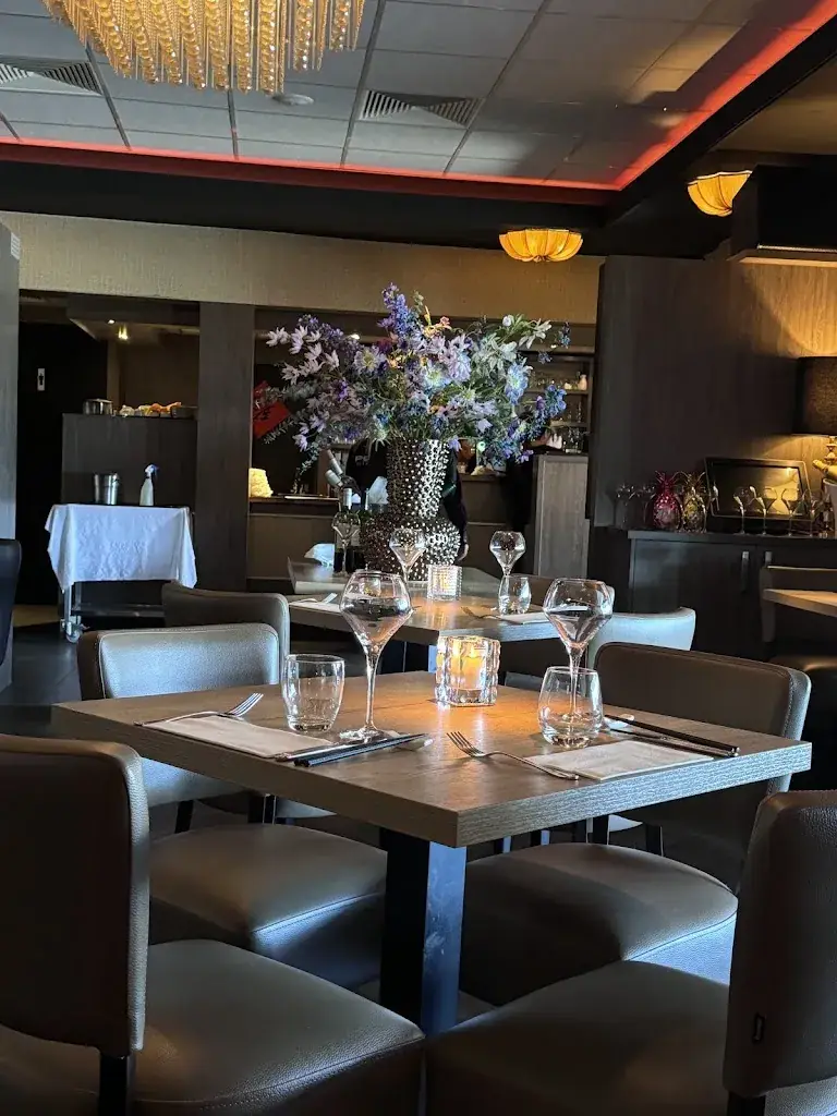 Sarinya Porasuvira_Restaurant Peking_Zee_review