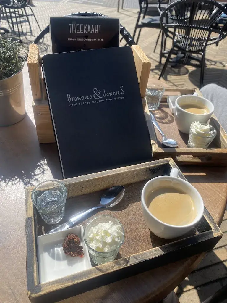 J L (JL)_Brownies & downieS Katwijk_Zee_review