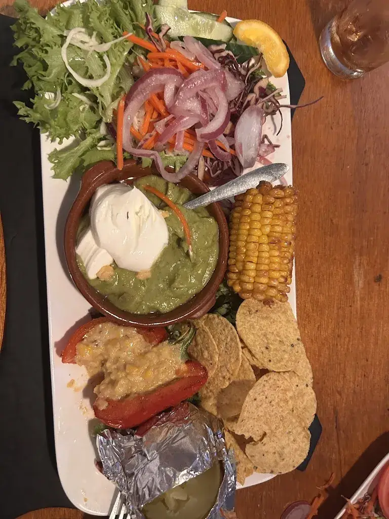 yvonne van beelen_La Tapera_Zee_review