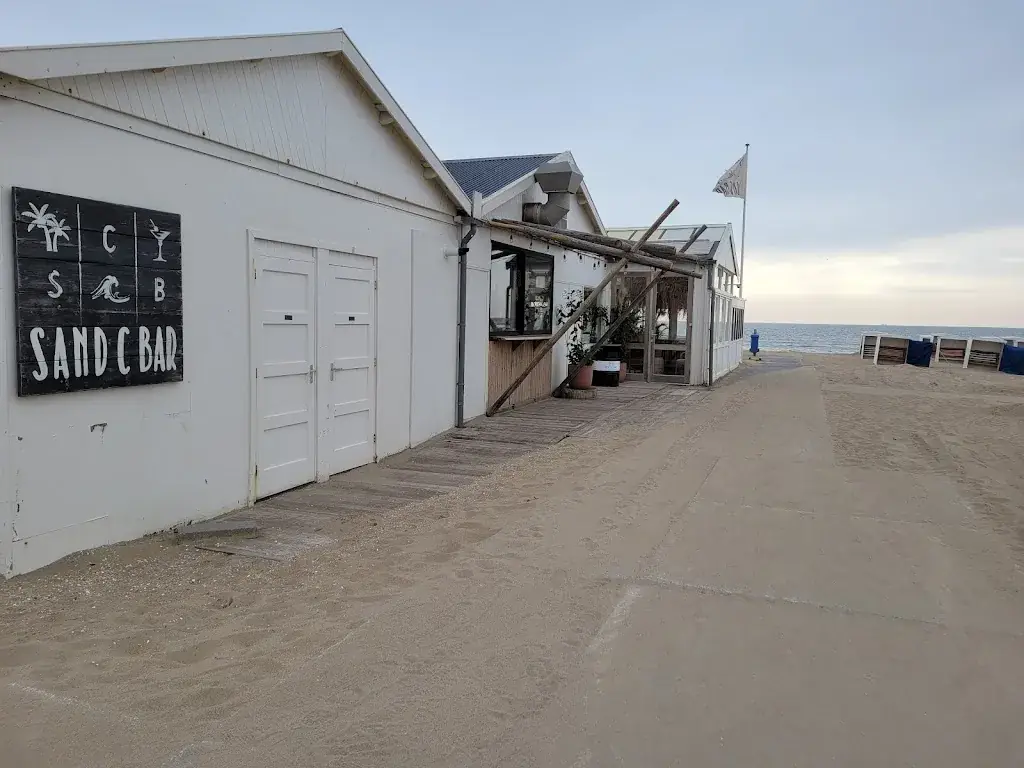 Gwénaëlle Miller_Strandpaviljoen SandCbar_Zee_review