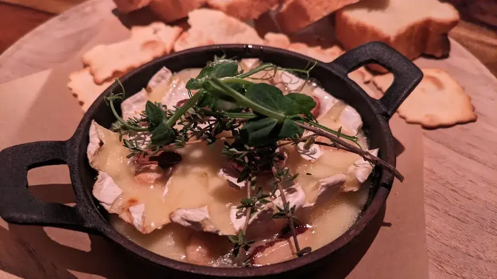 Ivo Brouwer_Fem aan het Dok_Lemmer_reseña