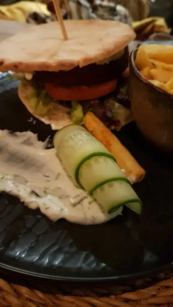 Patricia Vandermost_Friends_Zee_review