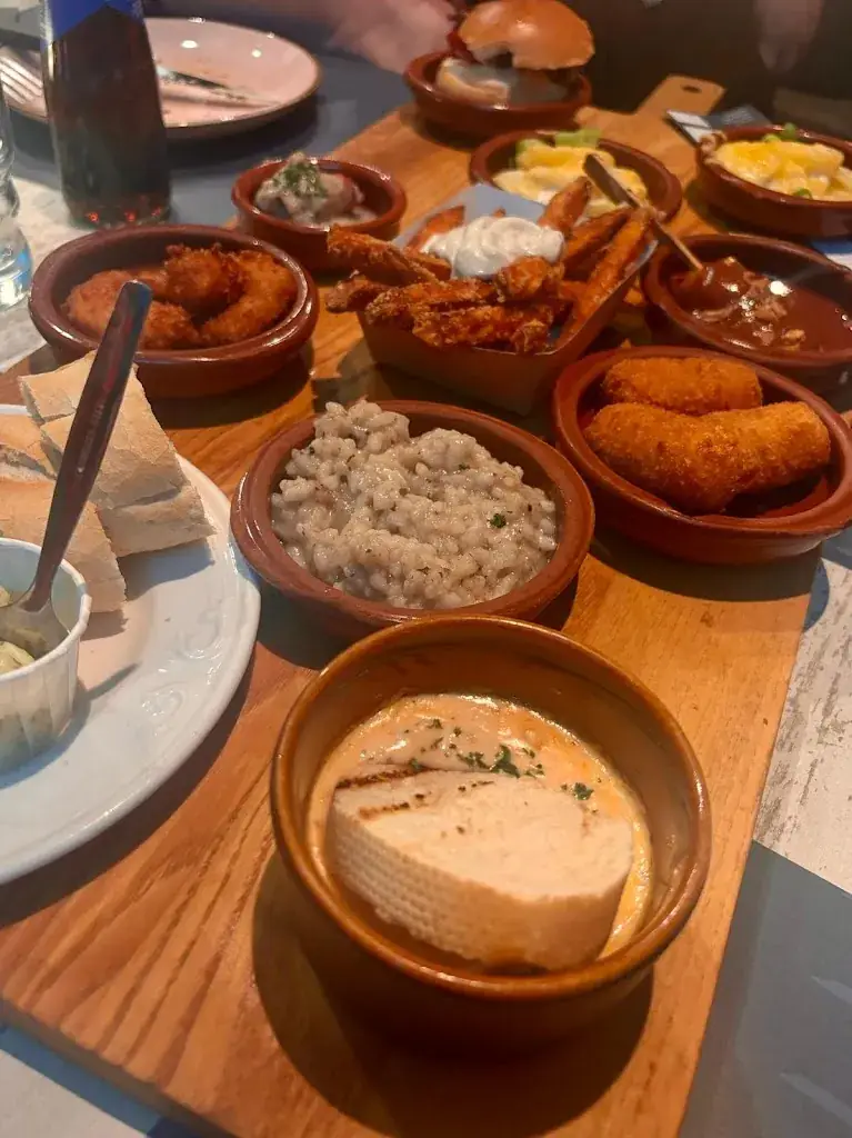 Friends_Zee_slider_image_2