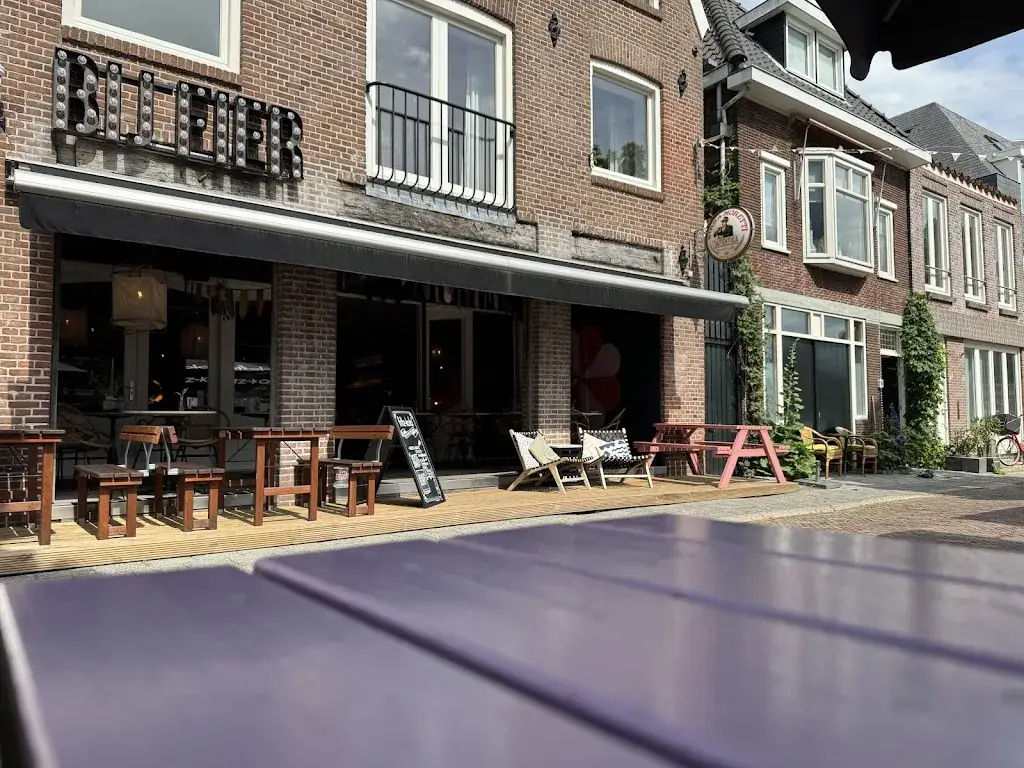 Kai Warmus_Bij Fier_Sneek_review