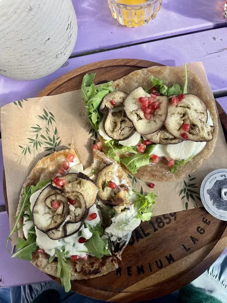 Anna Ruth Schouten_Bij Fier_Sneek_review