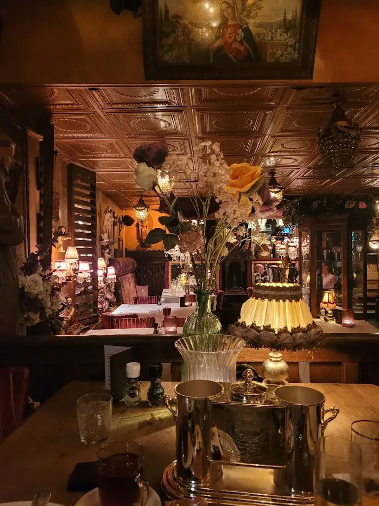 Layla Ellen Yzendoorn_'t Vaticaan_Sneek_review