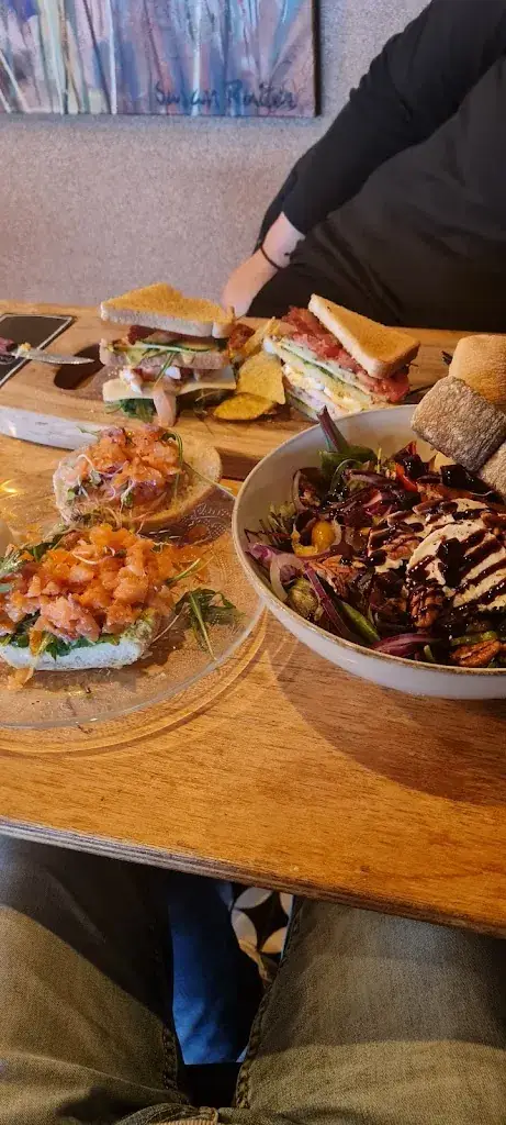 Iwan De Jong_Pauwmans_Vlaardingen_recensione