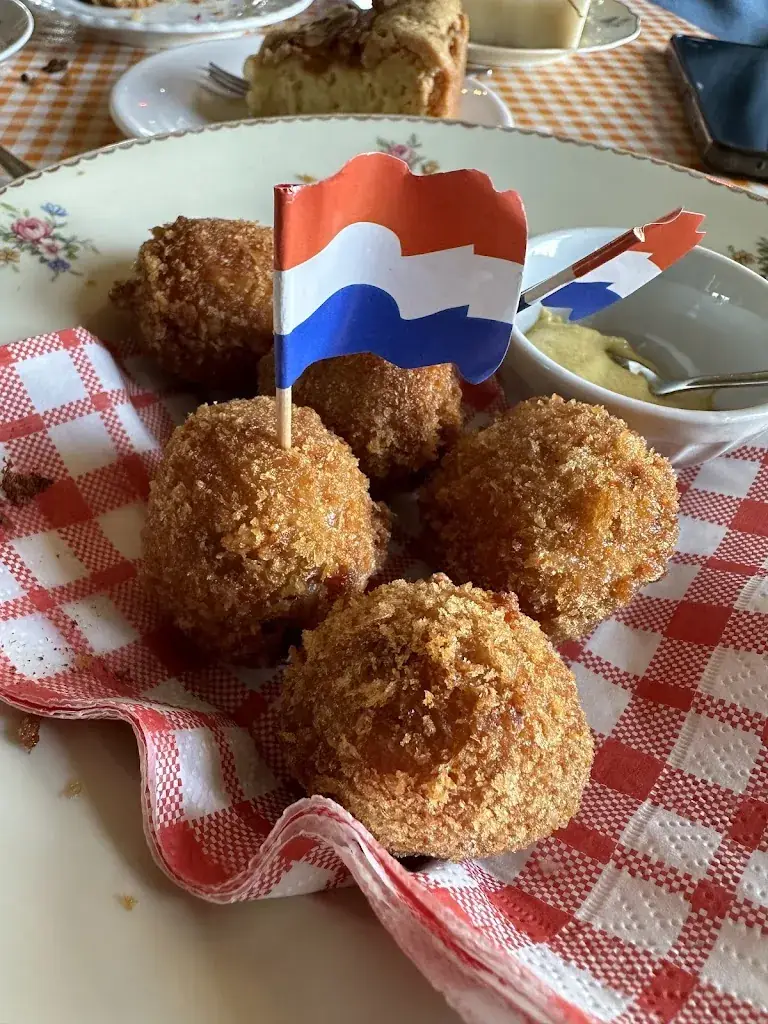 K. Pala._Bij de buurvrouw_Maasland_review