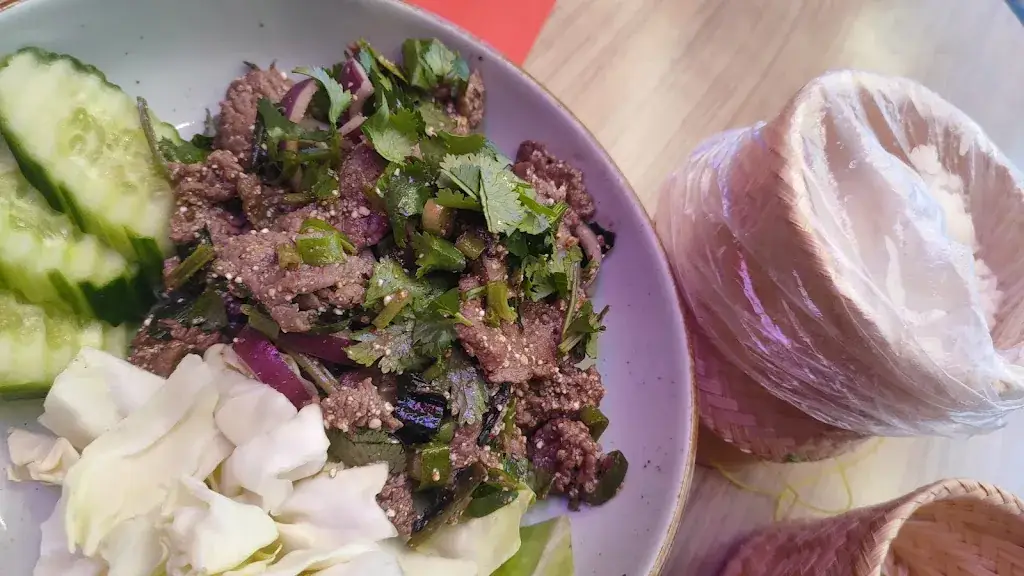 Ging Wikanda_Niyom Thai_Haag_review