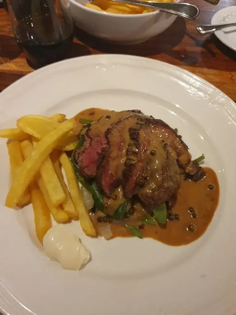 Nel van Leeuwen_Restaurant Camelot_Maassluis_reseña